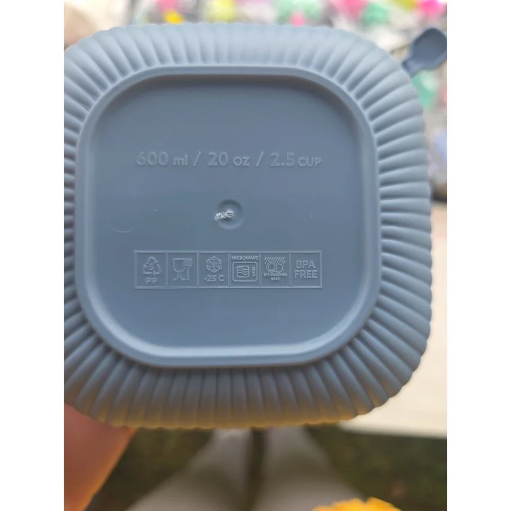 2 storage containers with lids